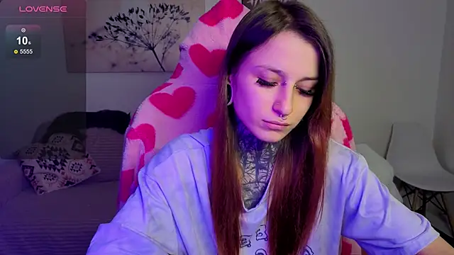 Snapshot of LilithPoison chatting on 1, 10, 2025 LilithPoison online show from 1, 10, 2025