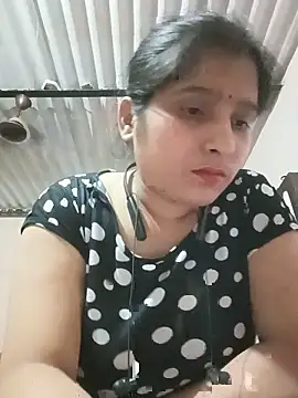 Snapshot of aliya-jaan71 chatting on 13, 5, 2026 aliya-jaan71 online show from 13, 5, 2026