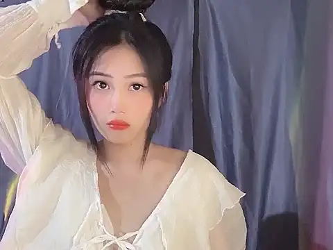 Lyly4757 online show from 12, 10, 2025