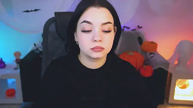 leslierowe  online show from 19, 10, 2025