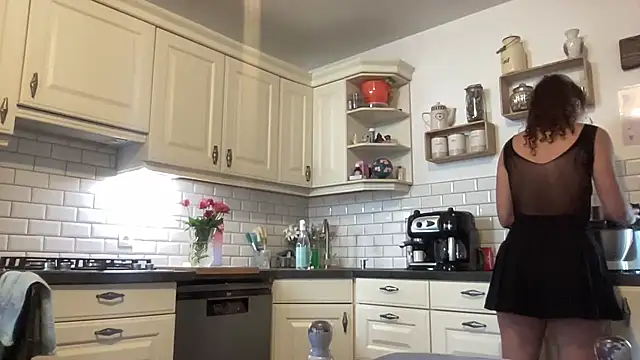 Ms Noraa online show from 3, 12, 2025