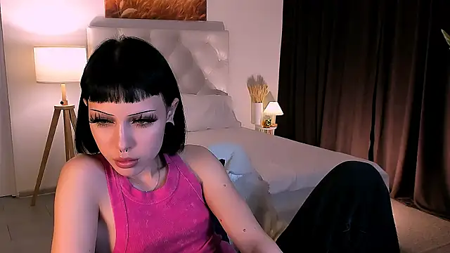 Snapshot of MiaCain chatting on 18, 10, 2025 MiaCain online show from 18, 10, 2025