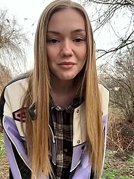 MilaMoone online show from 9, 1, 2026