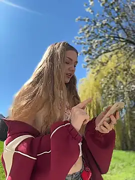 MilaMoone online show from 6, 4, 2026