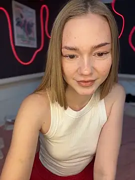 MilaMoone online show from 19, 4, 2026