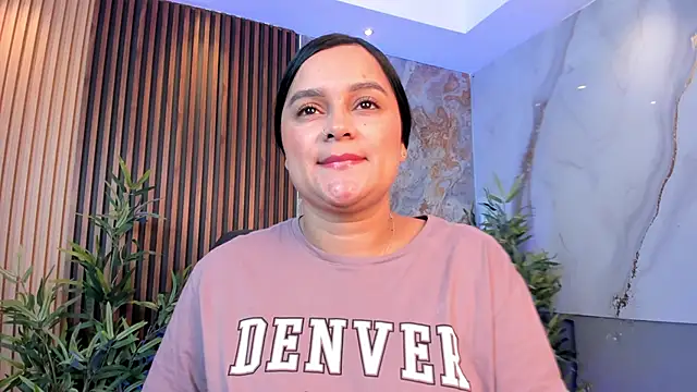 Snapshot of Megancoxx chatting on 6, 10, 2025 Megancoxx online show from 6, 10, 2025