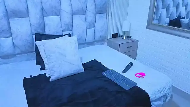 sofiagutierrez   online show from 15, 11, 2025