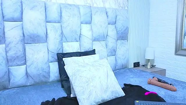 sofiagutierrez   online show from 21, 11, 2025