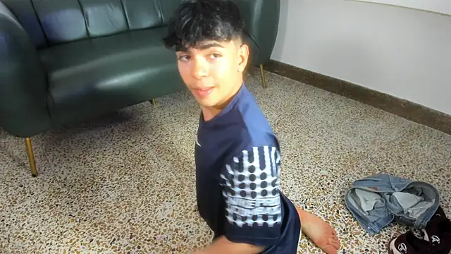 Snapshot of Peter_chase chatting on 10, 4, 2026 Peter chase online show from 10, 4, 2026