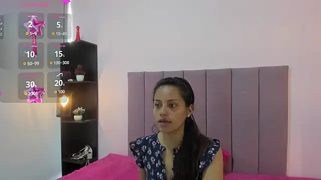 HoollyHendrix online show from 10, 10, 2025