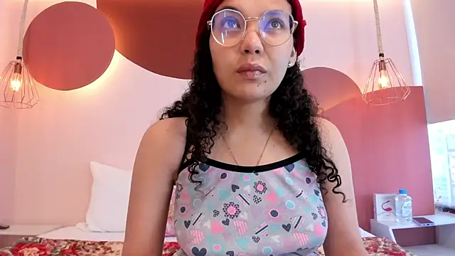 Snapshot of SweetStarr_ chatting on 26, 9, 2025 SweetStarr online show from 26, 9, 2025