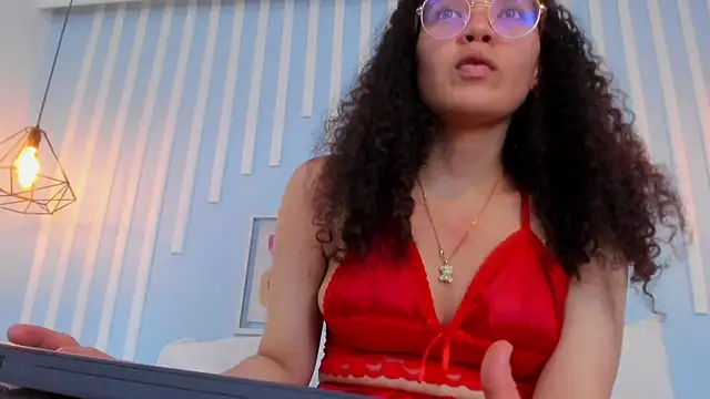Snapshot of SweetStarr_ chatting on 3, 10, 2025 SweetStarr online show from 3, 10, 2025