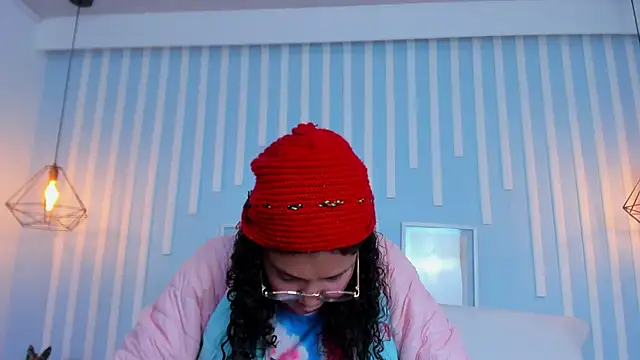 SweetStarr  online show from 9, 10, 2025