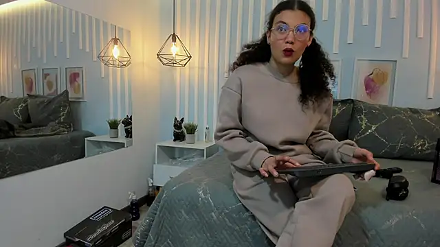 SweetStarr  online show from 21, 10, 2025