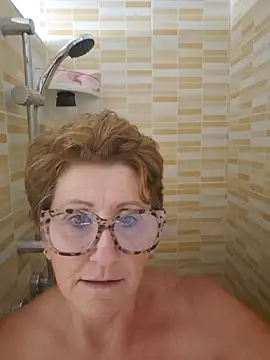 Snapshot of LadyLuxe_xx chatting on 5, 10, 2025 LadyLuxe xx online show from 5, 10, 2025