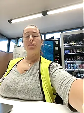 bichota85 online show from 8, 10, 2025