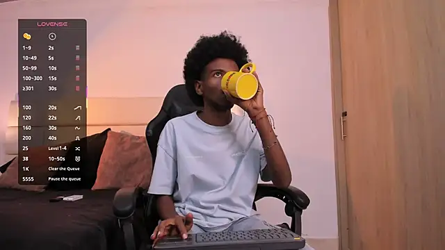 Snapshot of AllexJacob chatting on 8, 11, 2025 AllexJacob online show from 8, 11, 2025