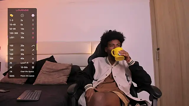 Snapshot of AllexJacob chatting on 13, 11, 2025 AllexJacob online show from 13, 11, 2025