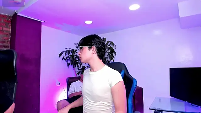 Hot Threesomee online show from 25, 9, 2025