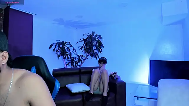 Hot Threesomee online show from 28, 9, 2025