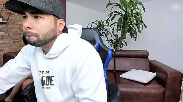 Hot Threesomee online show from 3, 10, 2025