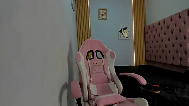 Snapshot of Naomis_35 chatting on 9, 10, 2025 Naomis 35 online show from 9, 10, 2025