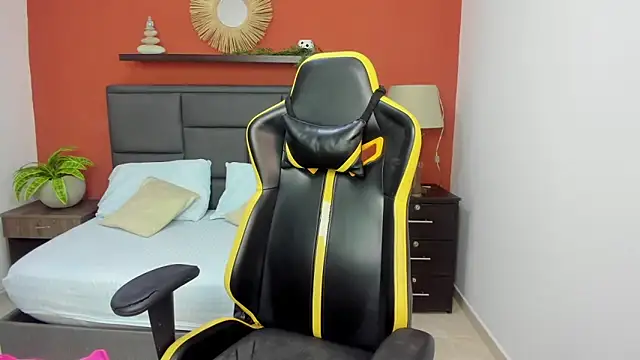 molly lovee  online show from 25, 9, 2025