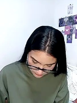 Renata Zoe online show from 1, 10, 2025