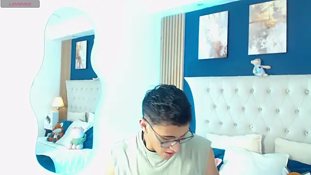 Snapshot of SalvadorFit chatting on 22, 4, 2026 SalvadorFit online show from 22, 4, 2026