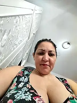 Snapshot of Lunita86 chatting on 10, 5, 2026 Lunita86 online show from 10, 5, 2026