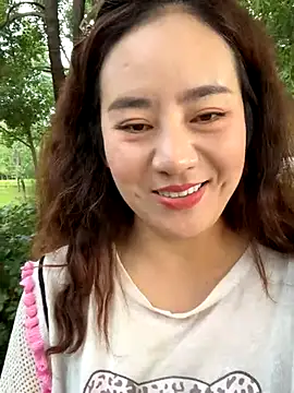Snapshot of Kayla-love chatting on 6, 10, 2025 Kayla-love online show from 6, 10, 2025