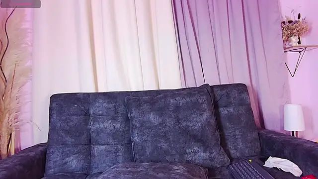 Snapshot of AriaLoren chatting on 6, 10, 2025 AriaLoren online show from 6, 10, 2025