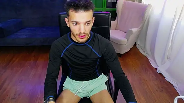 Snapshot of DominicValente chatting on 21, 10, 2025 DominicValente online show from 21, 10, 2025