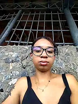 Suzanelee1 online show from 2, 11, 2025