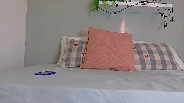 KeendraFox  online show from 9, 11, 2025