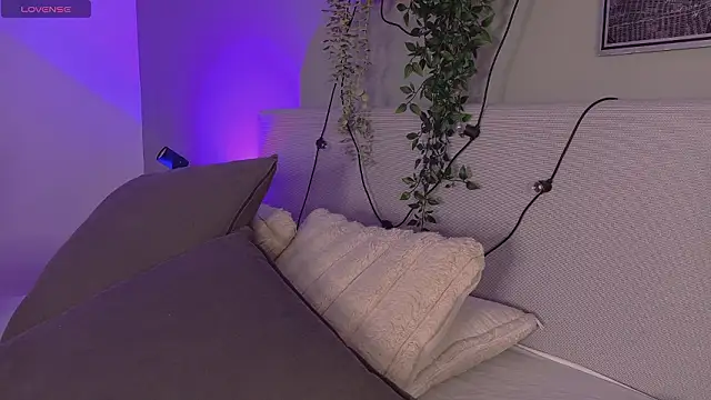 KeendraFox  online show from 17, 3, 2026