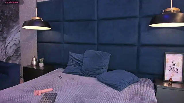 AteneaRoldan online show from 22, 11, 2025