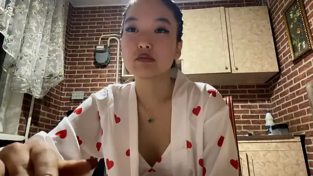 EmmaLeexth online show from 18, 9, 2025