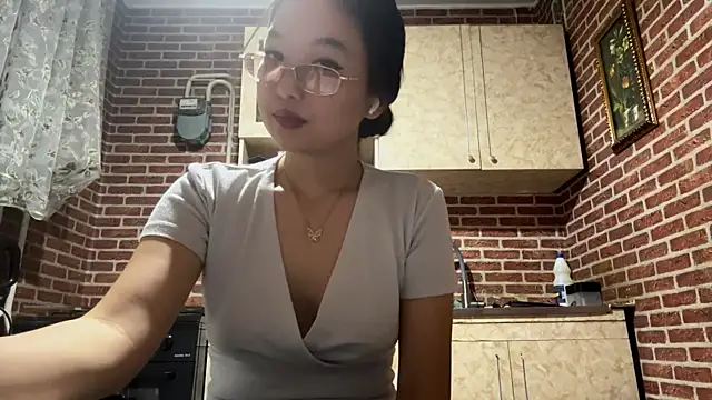 EmmaLeexth online show from 27, 9, 2025