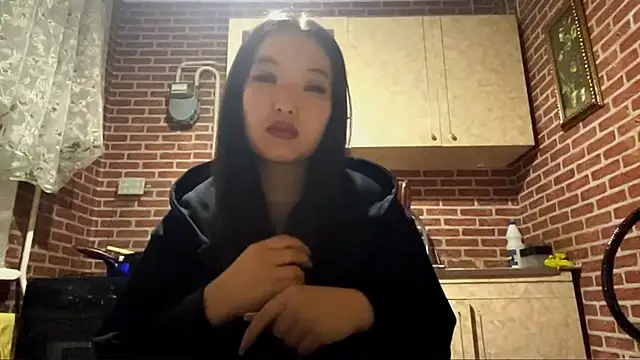 EmmaLeexth online show from 16, 11, 2025