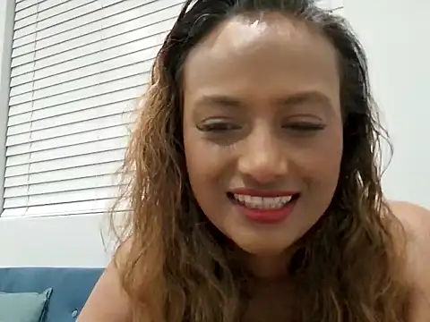 Snapshot of Queen-Of-The-South chatting on 8, 10, 2025 Queen-Of-The-South online show from 8, 10, 2025