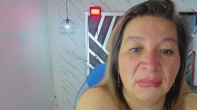 Snapshot of MaylinRosse_ chatting on 14, 5, 2026 MaylinRosse online show from 14, 5, 2026