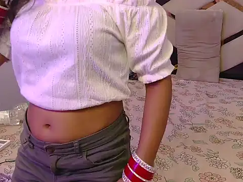 Snapshot of Lovelyy-couple chatting on 19, 10, 2025 Lovelyy-couple online show from 19, 10, 2025