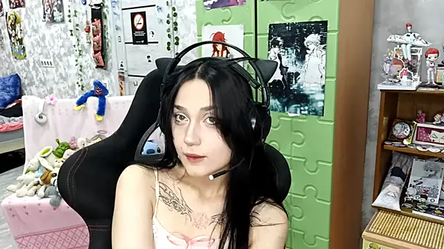 Snapshot of MiaJuiceee chatting on 4, 10, 2025 MiaJuiceee online show from 4, 10, 2025