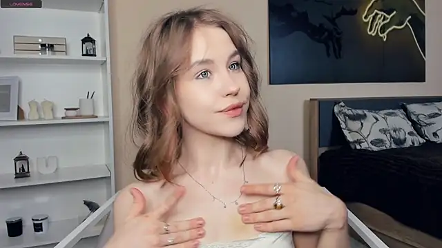 MaliaBourraine online show from 8, 6, 2026