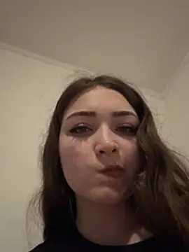 EllaClarke online show from 17, 4, 2026