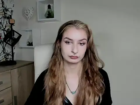 NinaBlond1 online show from 8, 10, 2025