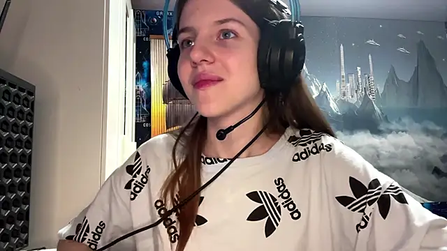 Elira Breeze online show from 18, 4, 2026