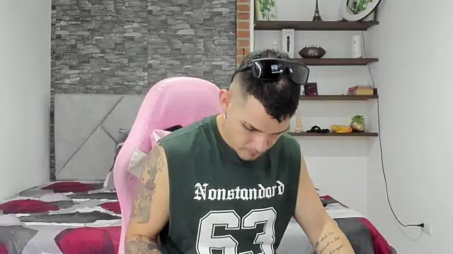 BooyHott  online show from 11, 2, 2026