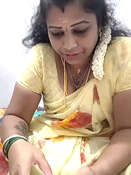 Snapshot of sweetqueen143 chatting on 2, 4, 2026 sweetqueen143 online show from 2, 4, 2026